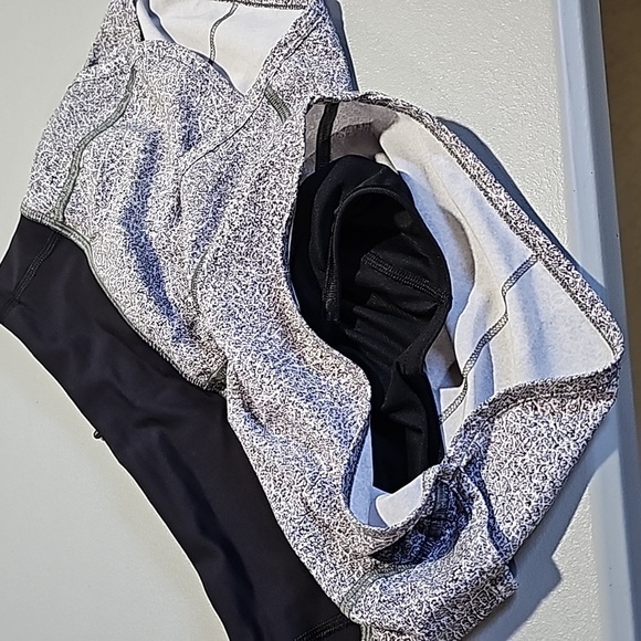 Lululemon white and black size 2 Speed Shorts - Picture 6 of 7